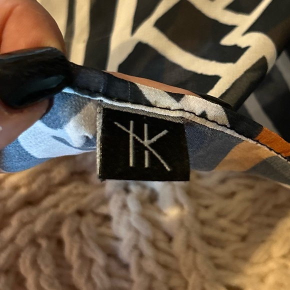 Geometric Patterned Scarf - Picture 3 of 6